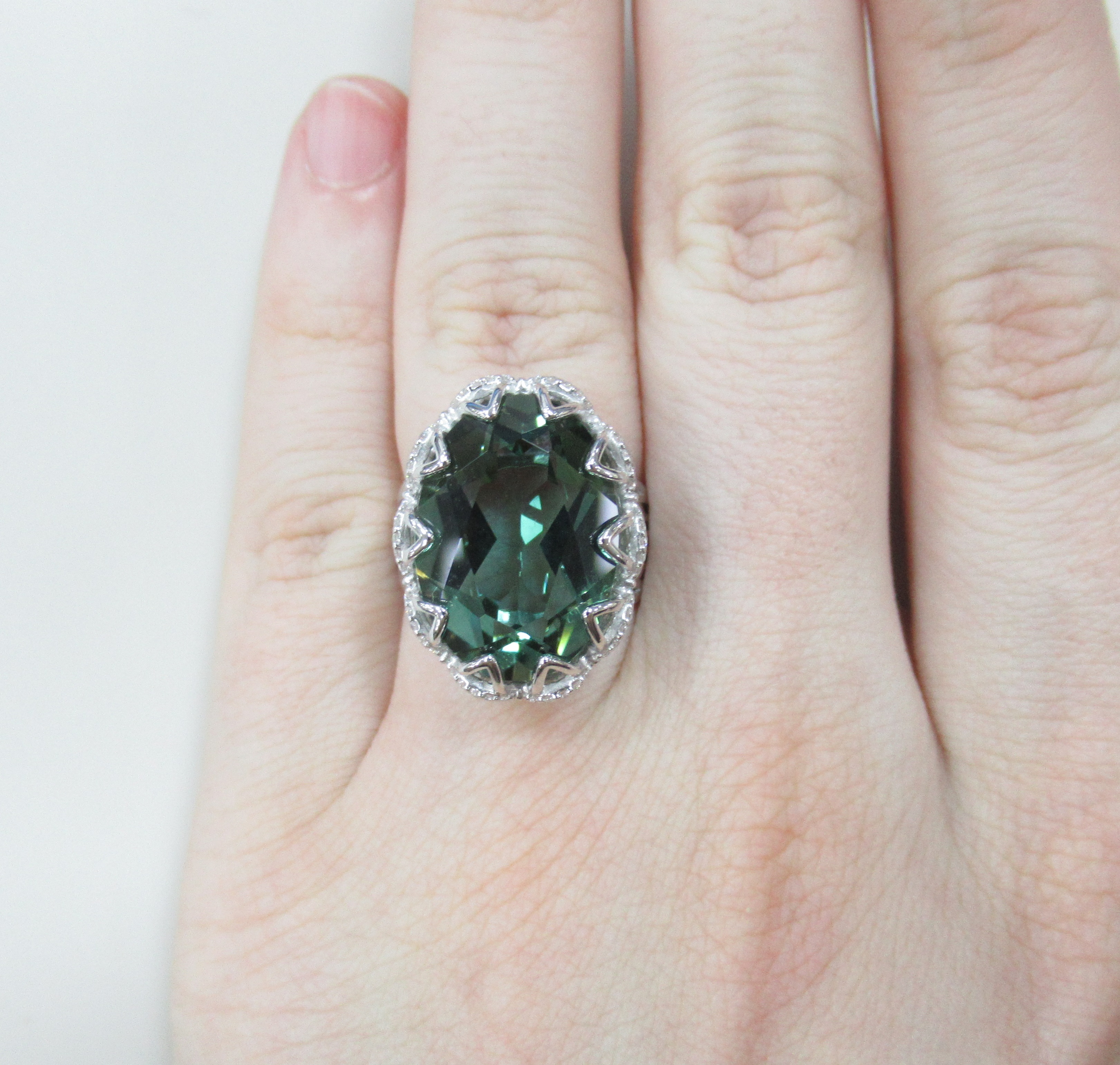 Серебряное кольцо с празиолитом